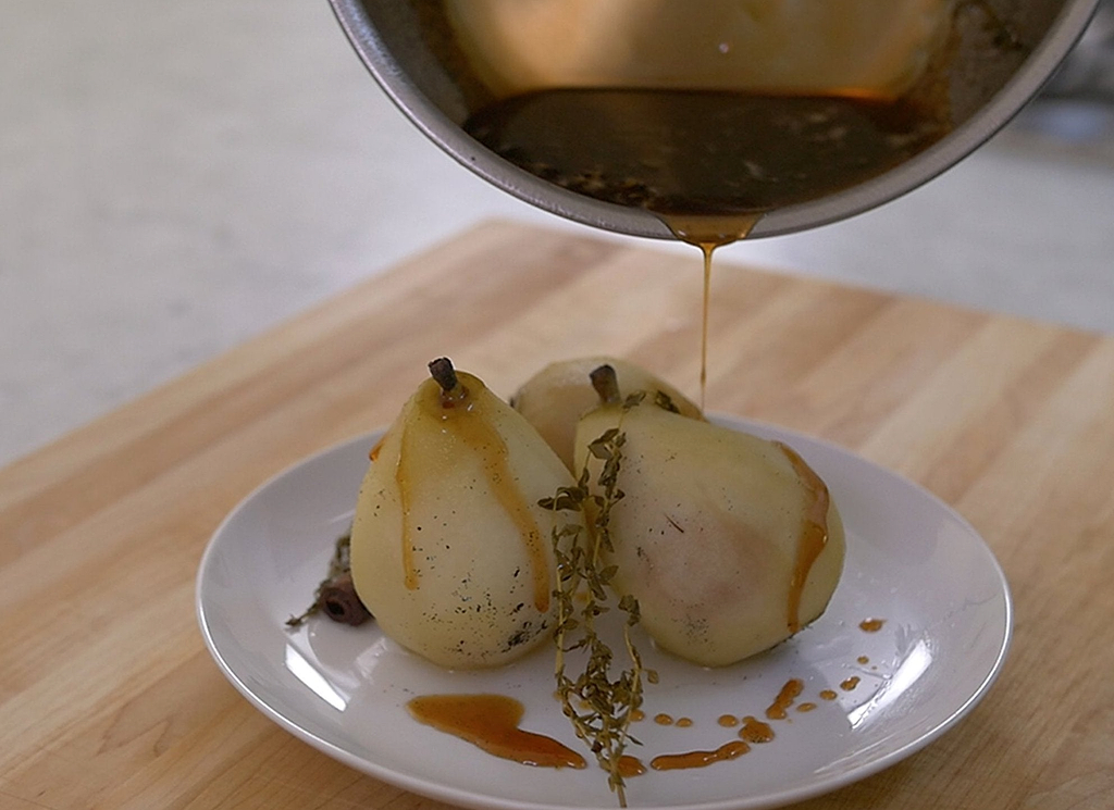 What is a saucepan: Poaching liquid pours from a saucier onto pears