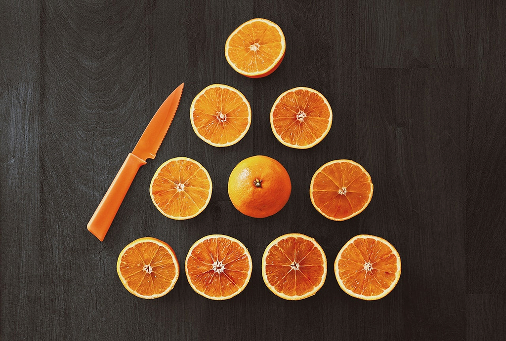 Paring knife: oranges and an orange ceramic knife