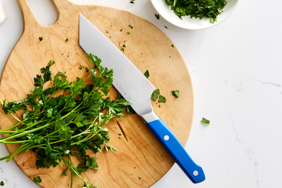 Bench Scraper vs Knife: Which Chops Herbs Faster?