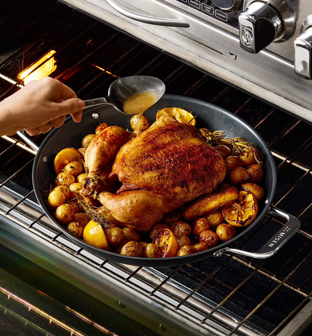 10" Carbon Nonstick™ Round Roaster + Glass Lid