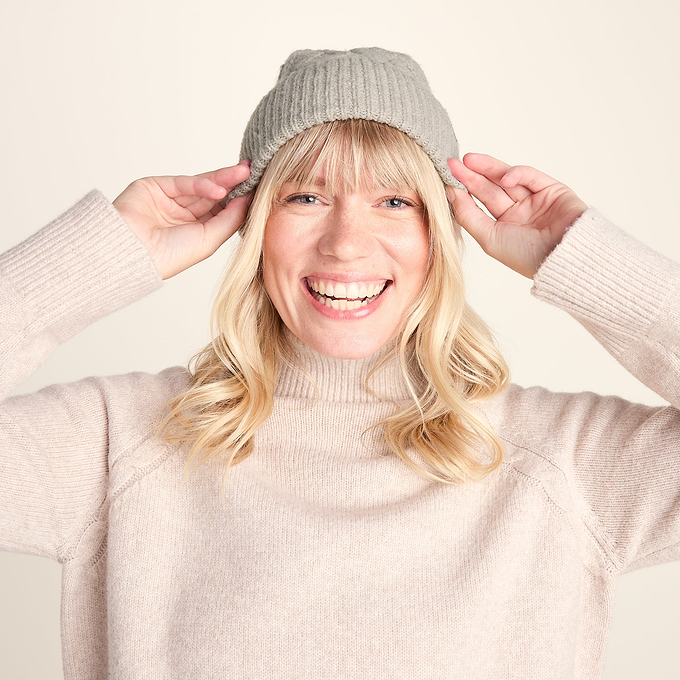 Janice Supersoft Cable Knit Beanie - Simply Taupe