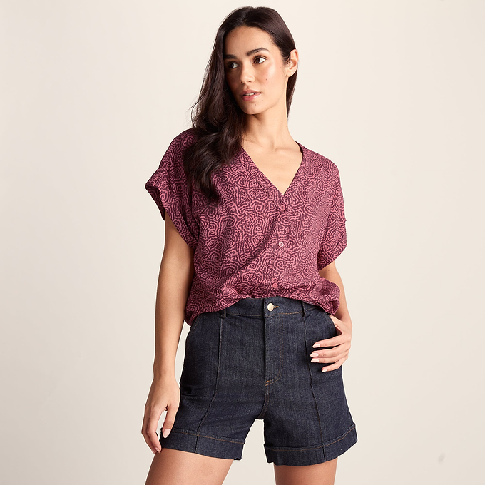 Meredith Womens Short Sleeve Supersoft Blouse - Black Raspberry Wiggle Print