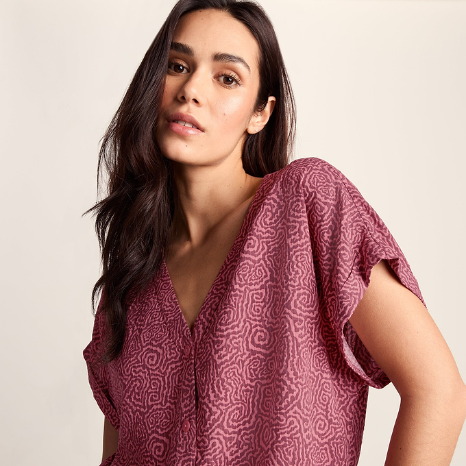 Meredith Womens Short Sleeve Supersoft Blouse - Black Raspberry Wiggle Print