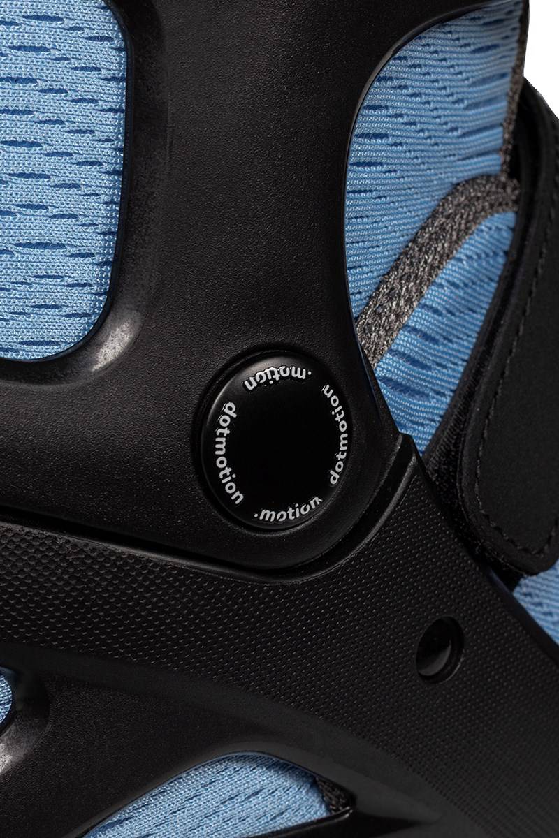 Close-up of a sky .motion Dreamstate Fly inline skate featuring a black frame and a circular pivot point labeled with brand text.