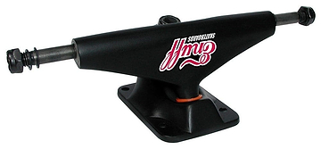 Presenting the Enuff 306 Low Black Skateboard Trucks (Pair) - 129mm, these trucks boast a sleek black finish and lightweight design. Featuring a black baseplate and adorned with a distinctive red and white logo on the hanger, they showcase visible bushings and axles for an optimal smooth riding experience.