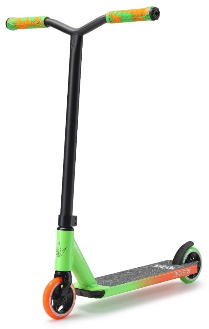 Introducing the Blunt Envy ONE S3 Complete Stunt Scooter in Green and Orange, crafted for beginner riders. This scooter boasts a vibrant orange front wheel and eye-catching multicolored grips on the handlebar. Its deck is equipped with a textured surface for enhanced grip, complemented by high-quality pro scooter parts that ensure durability and optimal performance.