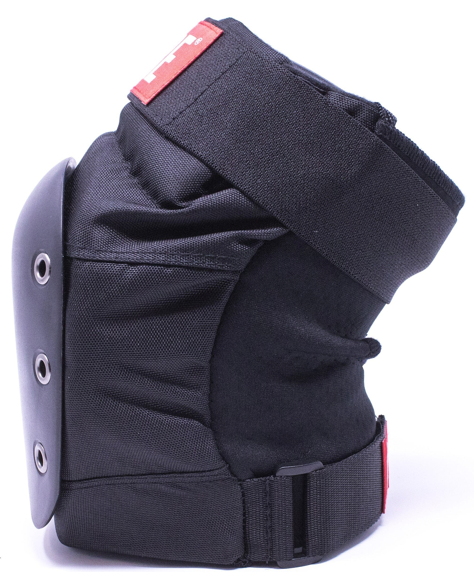 The CORE Pro Street Knee Skate Protection Pads in black feature a hard shell and adjustable straps with a breathable neoprene lining. The distinctive red CORE label catches the eye, making them ideal for sports that demand dependable knee protection. In the side view, you can see the EVA foam padding and fastening mechanisms that ensure a secure fit.