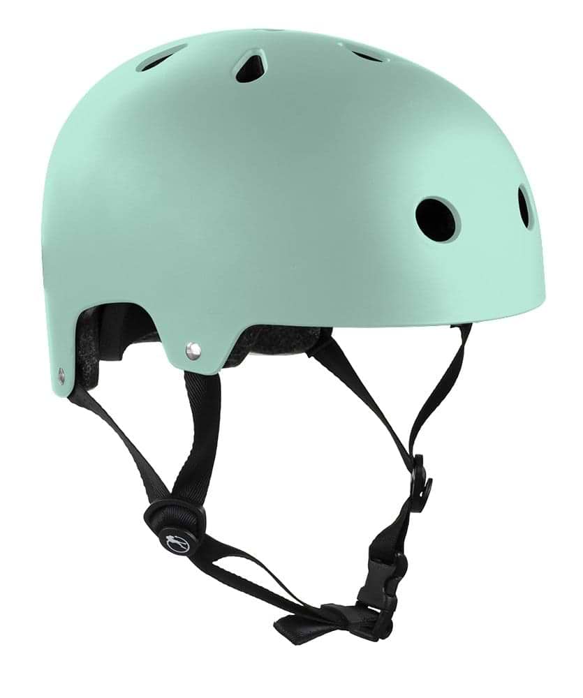 The SFR Essentials Skate / Scooter Helmet in matt teal includes ventilation holes and an adjustable black chin strap, providing optimal protection for skating or cycling. Made with high-impact ABS, it guarantees a secure and comfortable fit for any adventure.