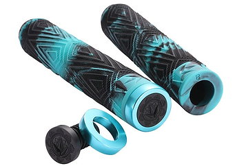 The Blunt Envy Will Scott Black/Teal Stunt Scooter Grips, measuring 170mm, are crafted from thermoplastic rubber and sport geometric patterns. The set comes with two grips and coordinating end caps.