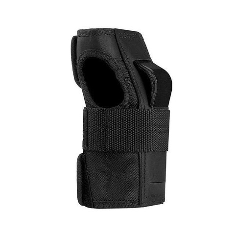 Introducing the CORE Classic Skate Protection Wrist Guards in Black. These wrist guards provide a durable design with adjustable straps and reinforced splint padding, ensuring ultimate protection and support.
