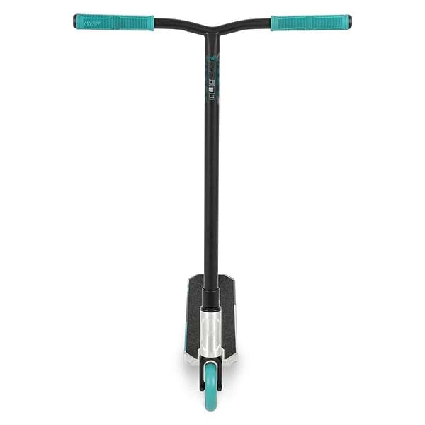 Presenting the Invert Supreme Journey 4 Jamie Hull Complete Stunt Scooter in Raw and Teal. This stylish scooter boasts a lightweight alloy deck, teal grips, and a distinctive single teal front wheel. It is equipped with Typhoon cro-mo handlebars and a sleek black T-bar, all expertly aligned for an exhilarating ride.