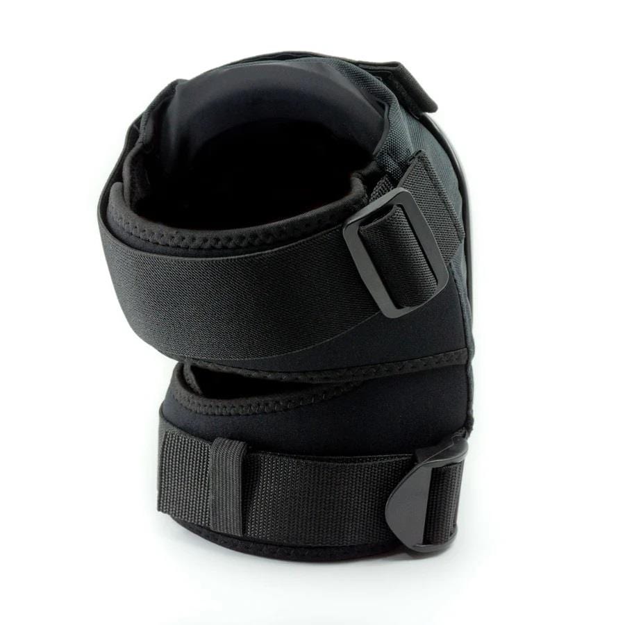 Introducing the CORE Pro Park Knee V2 Skate Protection Pads in Black/Red, ideal for skatepark enthusiasts. Designed to deliver exceptional support and stability, these pads feature a Dynamic Size System for a customized fit and are crafted from robust materials to ensure comfort and durability.