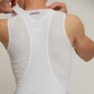 SuperFIT 2.0 cycling bib shorts on male with logo on leg