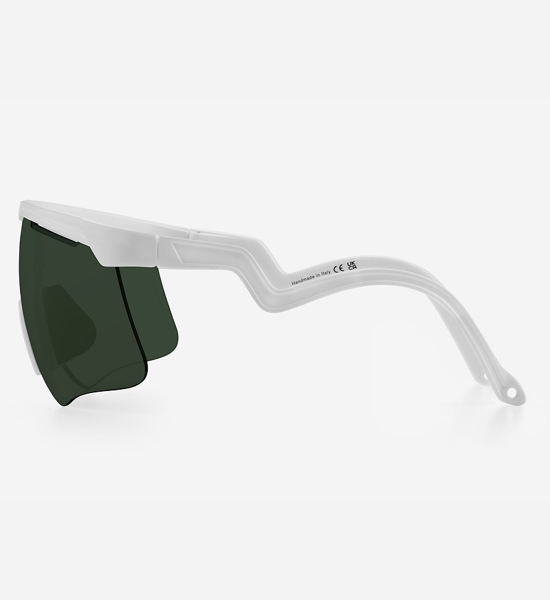 ALBA Optics DELTA cycling sunglasses, white TR90 wraparound frame with VZUM LEAF green high-contrast glare-reducing lens, lightweight aerodynamic design, ultra-grippy temple arms, vented, handmade in Italy