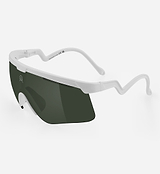 ALBA Optics DELTA white cycling sunglasses with VZUM LEAF green high-contrast shield lens, aerodynamic TR90 wraparound frame, ventilated anti-fog design, ultra-lightweight with adjustable rubber temple tips — handmade in Italy