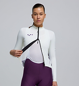Close-up of brushed thermal fabric and SAB two-way zipper – moisture-wicking and ventilated details for adaptable cool-weather cycling