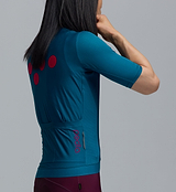 Close-up of men's teal LunaLUXE Classic cycling jersey, performance road bike jersey with SPF 50 breathable moisture-wicking four-way stretch fabric, ventilation panels, extended sleeves, low-cut collar and silicone hem gripper
