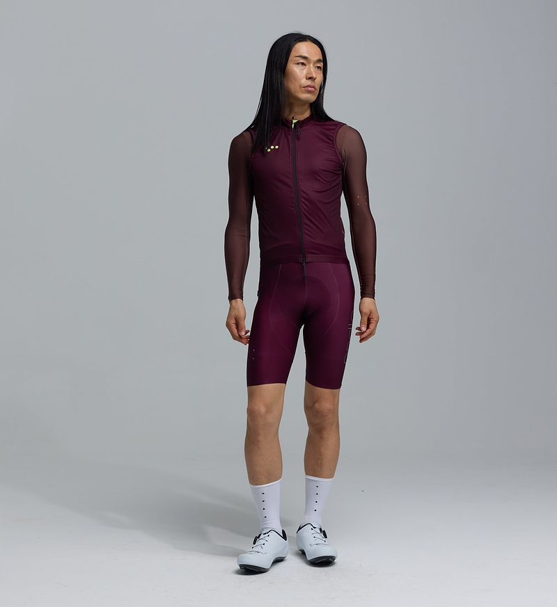 Men's Classic LITE cycling gilet in fig — lightweight, windproof, water-resistant with breathable mesh back, recycled fabric, reflective details, SAB two-way zipper, silicone hem and three reinforced rear pockets