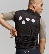 Pedla Essentials Men's Classic LITE Gilet Black - The Classic LITE Gilet is designed for riders who want one reliable layer to handle it all—training in winter, racing in summer, and everything in between. It’s lightweight and easy to stow, making it the piece you’ll reach for when the forecast looks uncertain or when you just need a bit more protection from the wind.