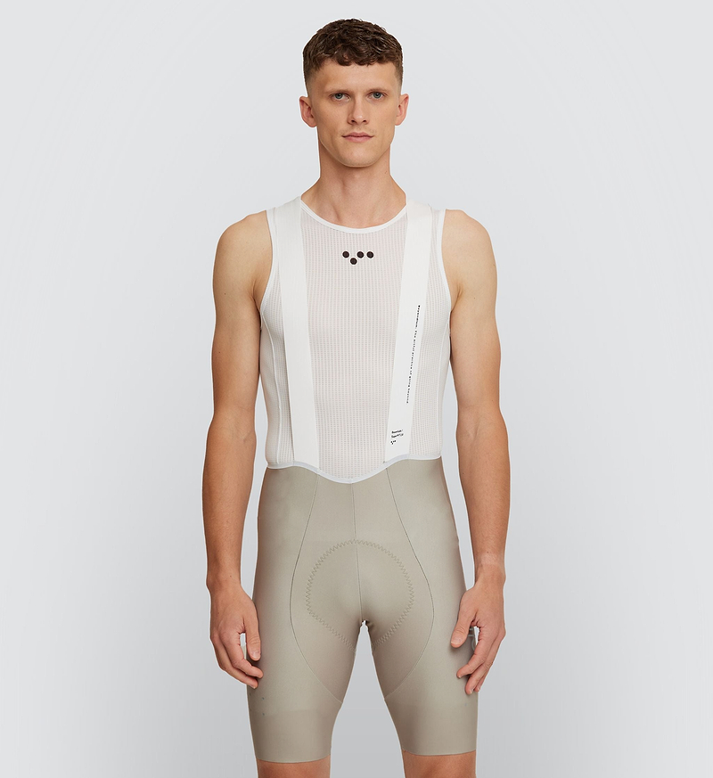 Essentials Men's SuperFIT 2.0 Bib Short Pumice - Experience unparalleled comfort with SuperFIT 2.0 Cycling Bib Shorts, Pedla's most cherished bib shorts now upgraded, elevated by an advanced brace system for superior support and ventilation. Constructed from the finest Italian fabric, this bib is meticulously engineered to provide optimal muscle support and stability.