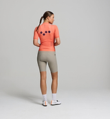 Rear view of apricot Air Jersey – featuring three low-profile, reinforced rear pockets, lightweight technical fabric, and breathable construction to support airflow during climbs.