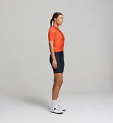 Side profile of amber cycling jersey for women – close-fitting cut with moisture-wicking fabric and stretch construction, ideal for long rides and changing conditions.