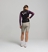 Rear image of black cycling gilet – three structured rear pockets, reflective logo, and breathable mesh construction designed for comfort, storage, and visibility on the road.