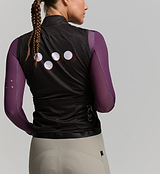 Close-up of recycled fabric, 2.5CM silicone hem gripper, and zipper detail – shows premium technical materials, smooth stitching, and windproof protection for cycling in changing conditions.