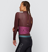 Best fit form fitting winter cycling jersey for cold weather road rides, featuring moisture wicking sleeve