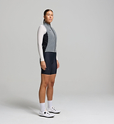 Side profile of the gilet in motion; mesh paneling allows heat to escape during intense efforts.