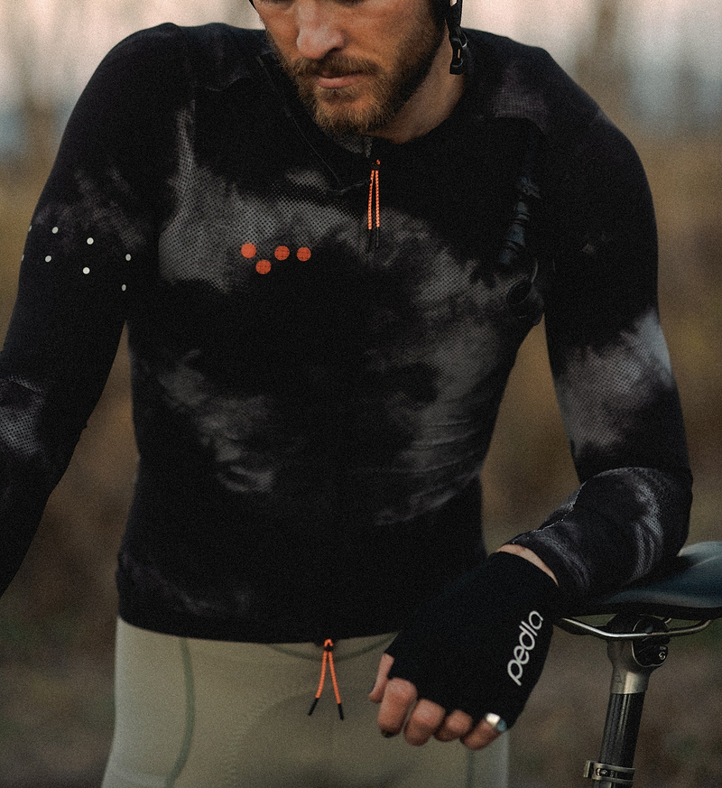 Pedla PRO UltraRACE Glove Black - Maximum feedback. Minimal distraction. The UltraRACE Glove is designed for cyclists chasing precision, control, and all-day race-day comfort.