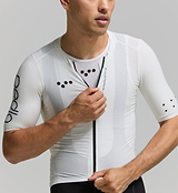High-stretch woven fabric of the Pursuit AIR Cycling Jersey, providing superior airflow, breathability, and temperature regulation for long rides in extreme heat.