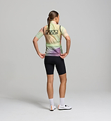 Full back view of the waterproof and windproof cycling gilet, featuring three rear pockets with storm flap protection and reflective details for improved visibility in low light.