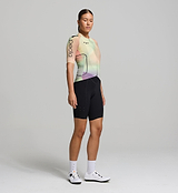 Profile view of the Women’s Pro Pursuit 2.0 Cycling Jersey, showcasing the heat-welded AeroPRISMA sleeves that eliminate stitching for a seamless, aerodynamic finish.