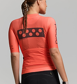 Full back view of the Women’s Pursuit AIR Cycling Jersey, featuring three reinforced rear pockets with elasticated openings for secure storage of cycling essentials.