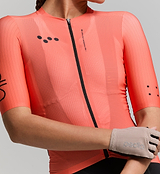 High-stretch woven fabric of the Women’s Pursuit AIR Cycling Jersey, providing superior airflow, breathability, and temperature regulation for intense summer rides.