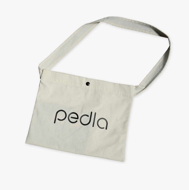 Pedla natural cotton musette bag — lightweight open-top cycling feed-zone shoulder bag with long crossbody strap for race nutrition, energy gels, water bottle, bike essentials and one-handed access