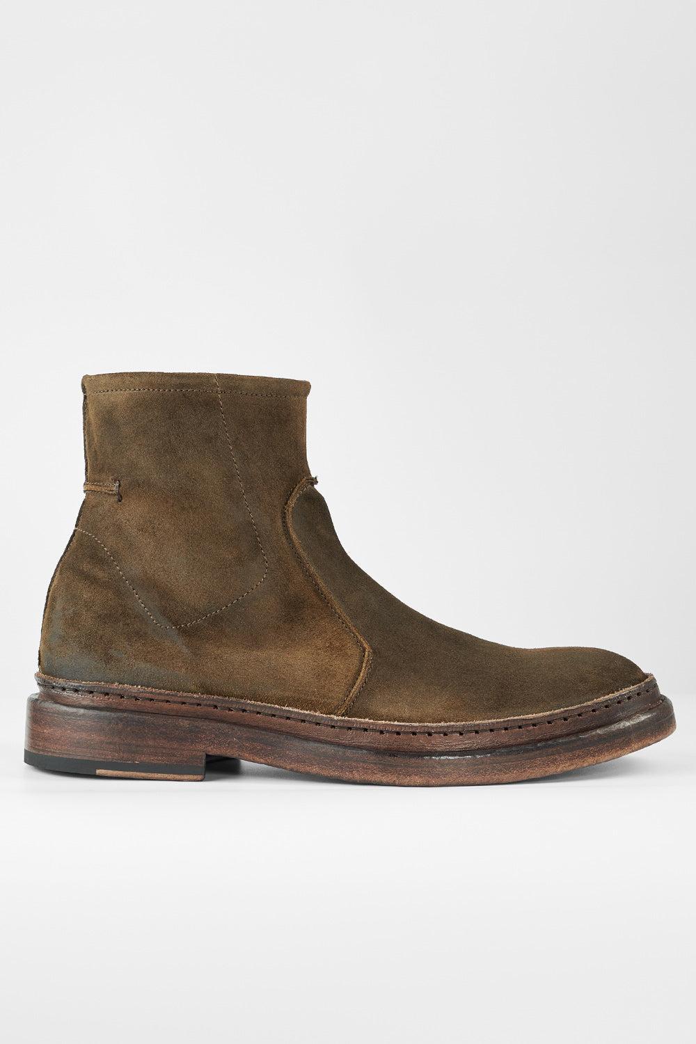 YORK tundra-brown suede welted laceless boots.