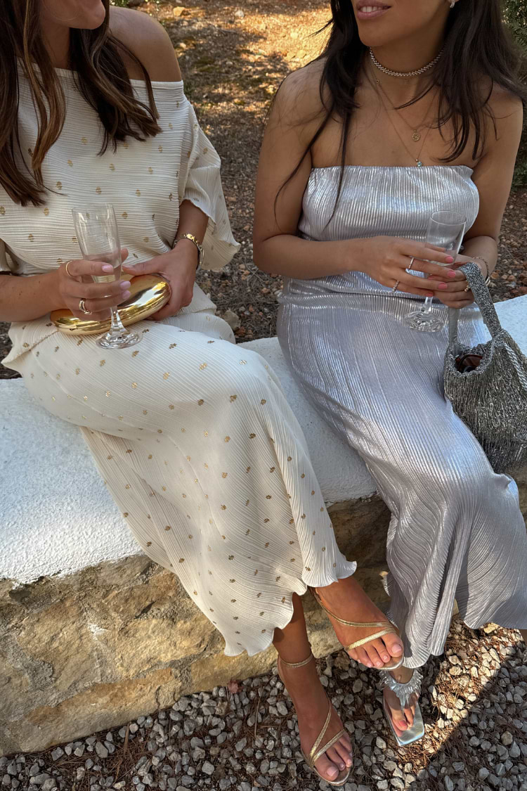 dressing up for a night out What to Wear for a Girls' Night Out