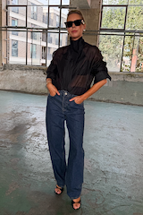 caption_Model is 5ft5” and wears UK size 6/ US 2
