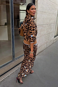 caption_Model is 5ft7” and wears size M