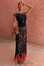 Gonna Maeva con stampa floreale Jaden color tan, orlo in pizzo arancione e top nero con bordi in pizzo.