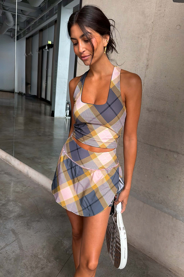 caption_Model is 5ft7” and wears UK size 10/ US 6 