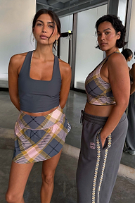 caption_Model is 5ft7” and wears UK size 10/ US 6 