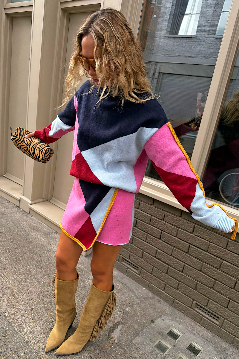 Model is 5ft5” and wears size M