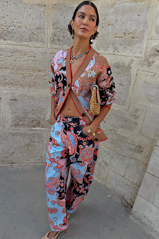 Model is 5ft7” and wears size M