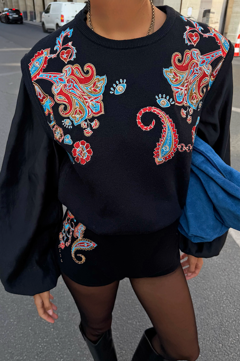 Model is 5ft7” and wears size M