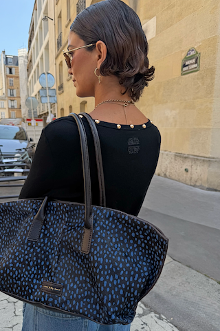 Model is 5ft7” and wears size M