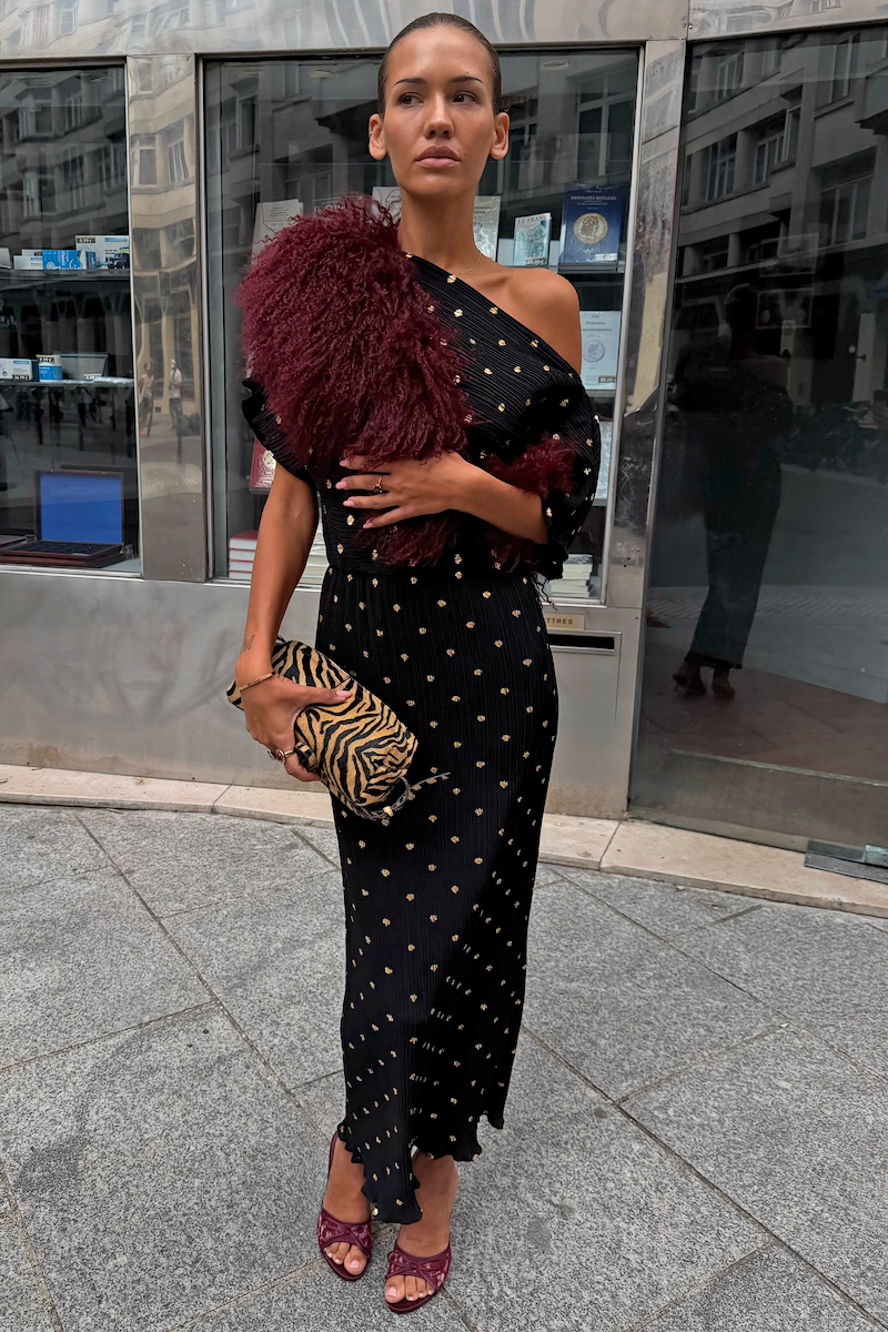 Model is 5ft5” and wears size XS