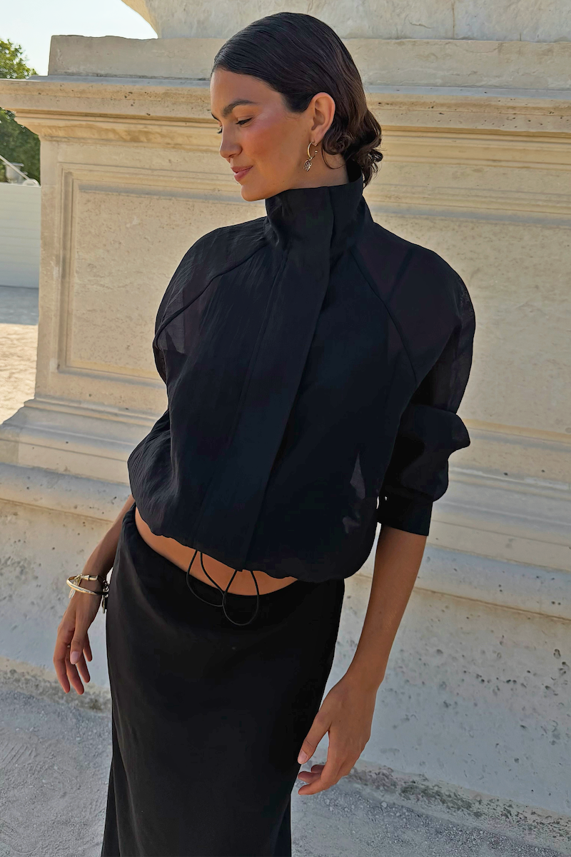 Model is 5ft7” and wears size M